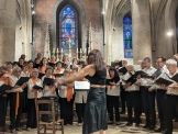 Marjolaine dirige les choeurs d'Arte Musica et du Moulin de Pierre de Clamart